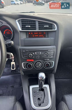 Хэтчбек Citroen C4 2011 в 