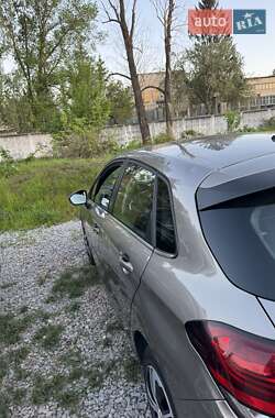 Хэтчбек Citroen C4 2016 в 