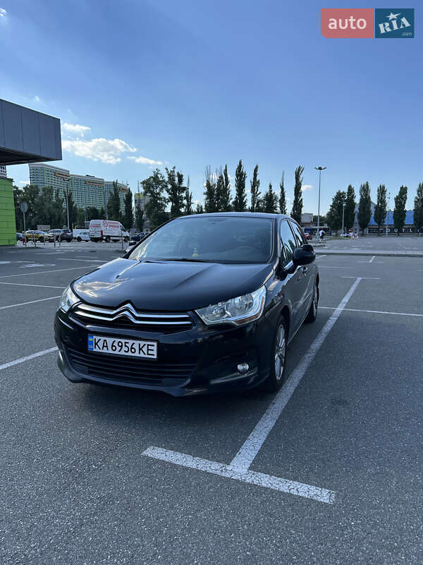 Хэтчбек Citroen C4 2013 в 