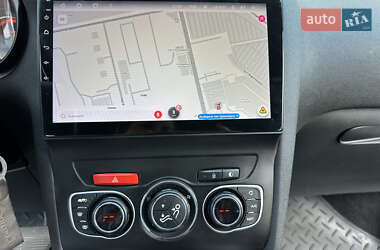 Хэтчбек Citroen C4 2013 в 