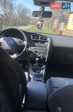 Хэтчбек Citroen C4 2014 в 