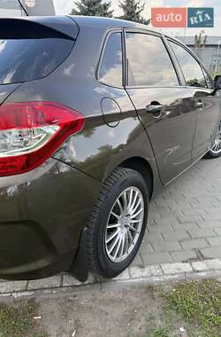 Хэтчбек Citroen C4 2014 в 