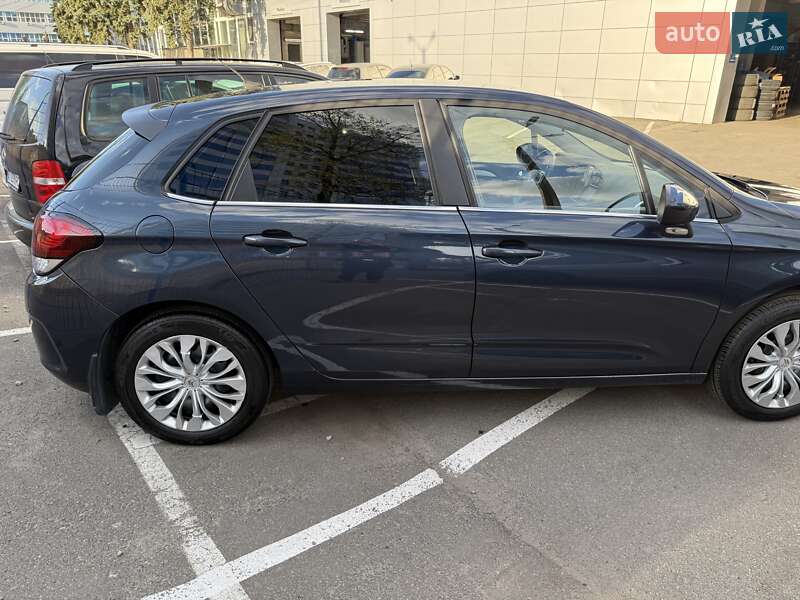 Хэтчбек Citroen C4 2015 в Киеве
