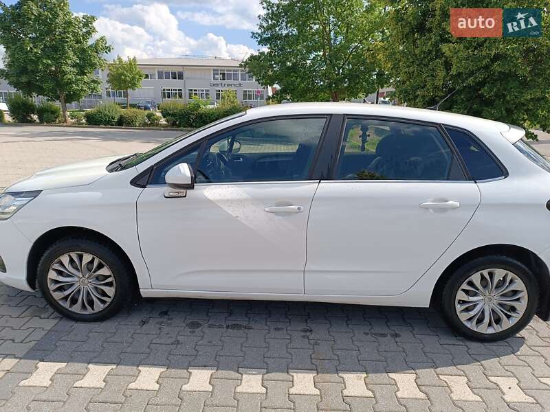 Хэтчбек Citroen C4 2016 в 