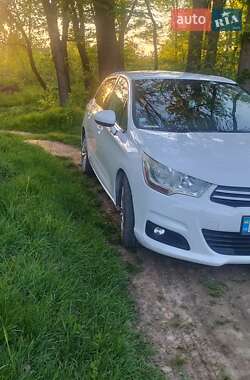 Хэтчбек Citroen C4 2012 в 