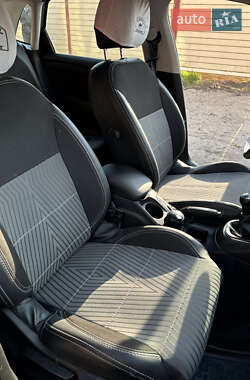 Хэтчбек Citroen C4 2013 в 