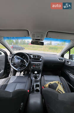 Хэтчбек Citroen C4 2012 в 