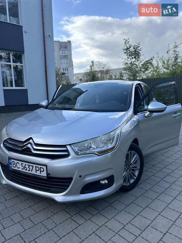 Хэтчбек Citroen C4 2011 в 