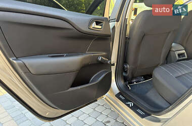 Хэтчбек Citroen C4 2012 в 