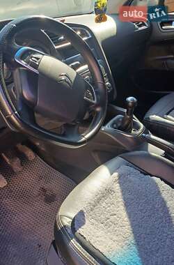 Хэтчбек Citroen C4 2012 в 
