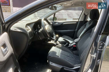 Хэтчбек Citroen C4 2013 в 