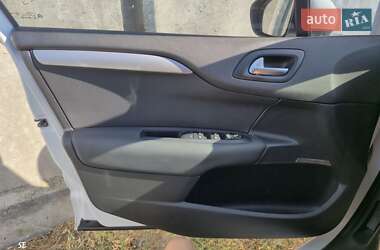 Хэтчбек Citroen C4 2013 в 