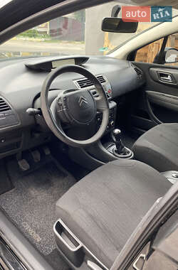 Хэтчбек Citroen C4 2009 в 