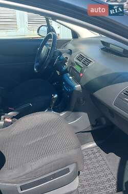 Хэтчбек Citroen C4 2009 в 