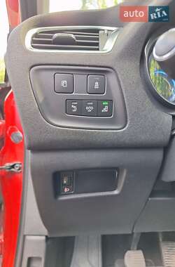 Хэтчбек Citroen C4 2017 в 