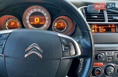 Хэтчбек Citroen C4 2012 в 