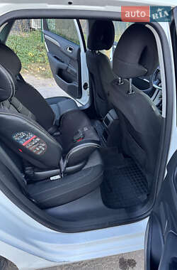 Хэтчбек Citroen C4 2011 в 