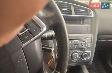 Хэтчбек Citroen C4 2012 в 