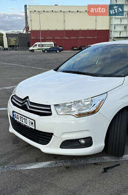 Хэтчбек Citroen C4 2014 в 
