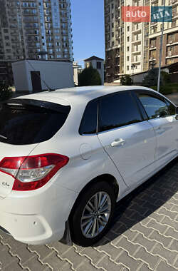 Хэтчбек Citroen C4 2013 в 
