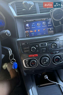 Хэтчбек Citroen C4 2013 в 