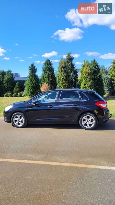 Хэтчбек Citroen C4 2011 в Вишневом