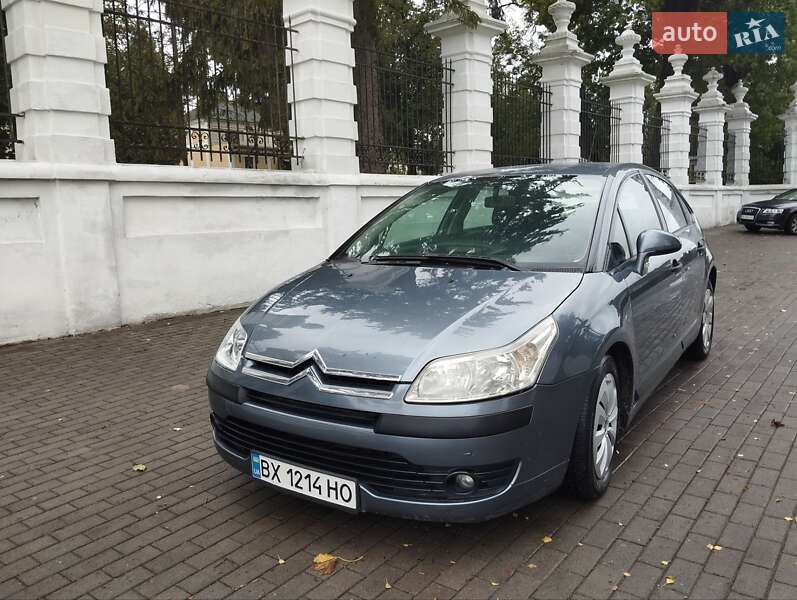 Хетчбек Citroen C4 2004 в  фото Хетчбек Citroen C4 2004 в