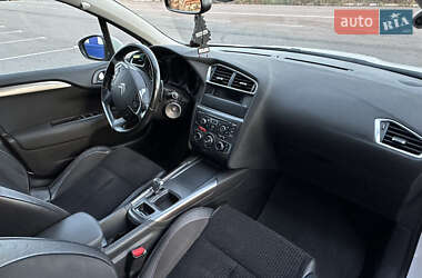 Хэтчбек Citroen C4 2012 в 