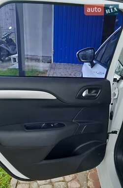 Седан Citroen C4 2012 в  фото 35 Седан Citroen C4 2012 в