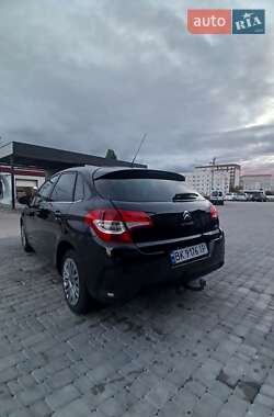 Хэтчбек Citroen C4 2012 в 