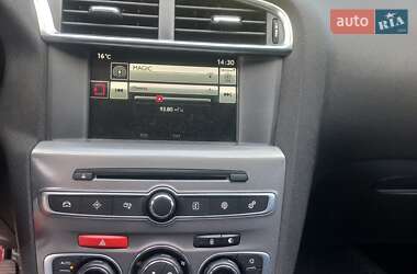 Хэтчбек Citroen C4 2016 в 