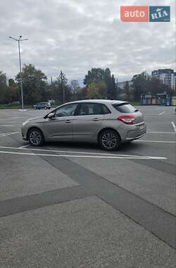 Хэтчбек Citroen C4 2012 в 