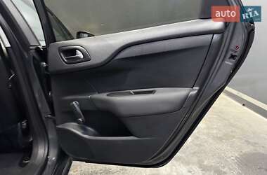Хетчбек Citroen C4 2012 в  фото 36 Хетчбек Citroen C4 2012 в