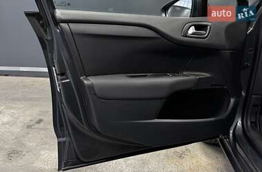 Хетчбек Citroen C4 2012 в  фото 37 Хетчбек Citroen C4 2012 в
