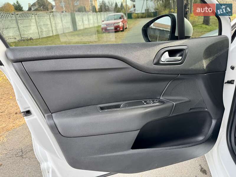 Хэтчбек Citroen C4 2013 в Киеве фото 10 Хэтчбек Citroen C4 2013 в Киеве