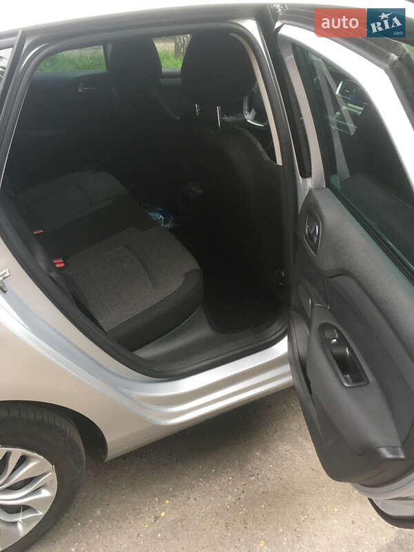 Хэтчбек Citroen C4 2015 в Хороле