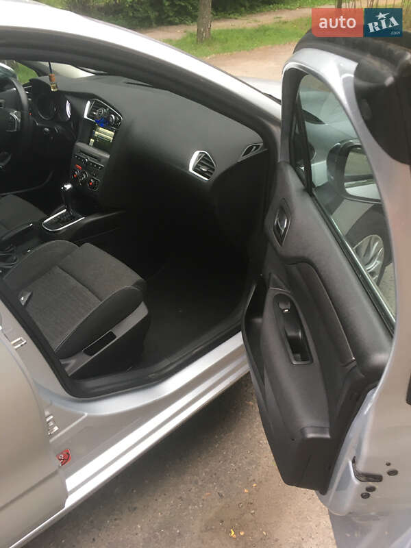 Хэтчбек Citroen C4 2015 в Хороле