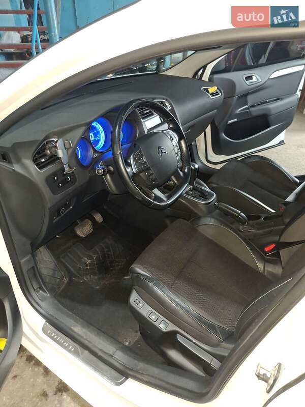 Хетчбек Citroen C4 2012 в Вараші