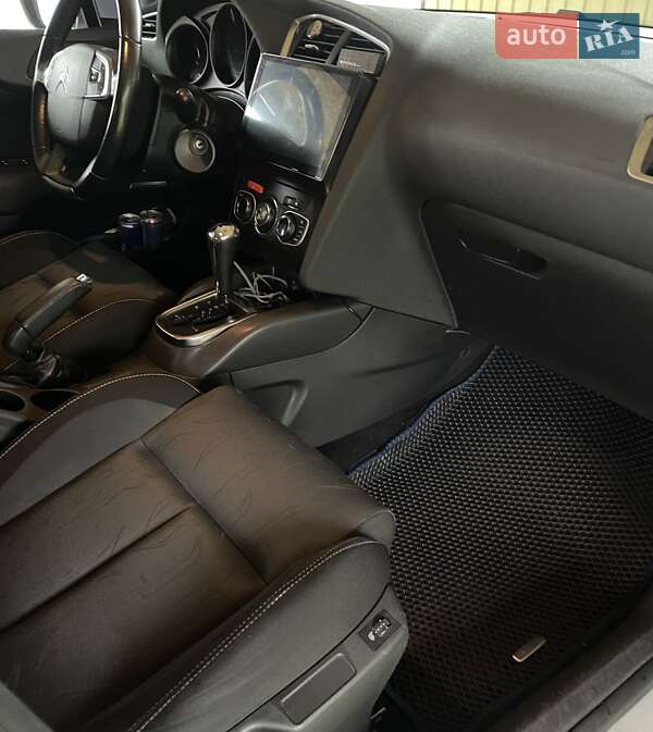 Хэтчбек Citroen C4 2011 в Полтаве