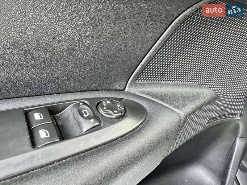 Хетчбек Citroen C4 2013 в Києві фото 11 Хетчбек Citroen C4 2013 в Києві