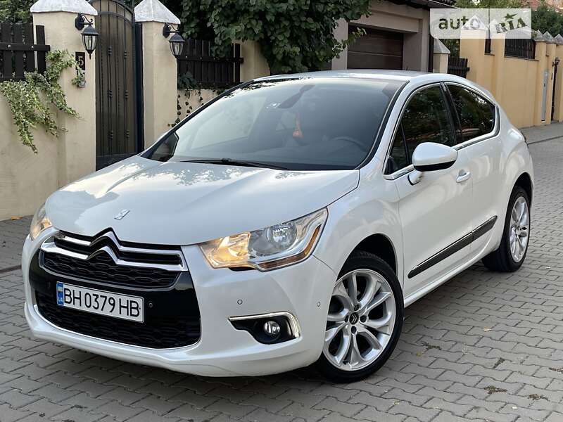 Хэтчбек Citroen DS4 2012 в 