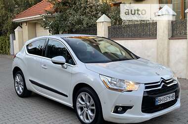 Хэтчбек Citroen DS4 2012 в 