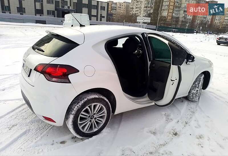 Хэтчбек Citroen DS4 2012 в Киеве