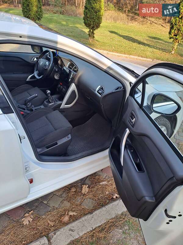 Хэтчбек Citroen DS4 2012 в Черновцах