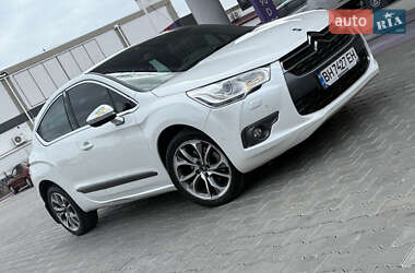 Хэтчбек Citroen DS4 2012 в 