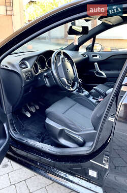 Хетчбек Citroen DS4 2012 в 