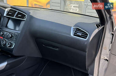 Хэтчбек Citroen DS4 2015 в 
