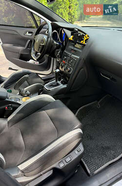 Хэтчбек Citroen DS4 2012 в 