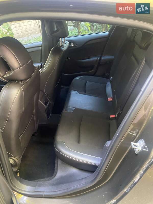 Хэтчбек Citroen DS4 2012 в Киеве