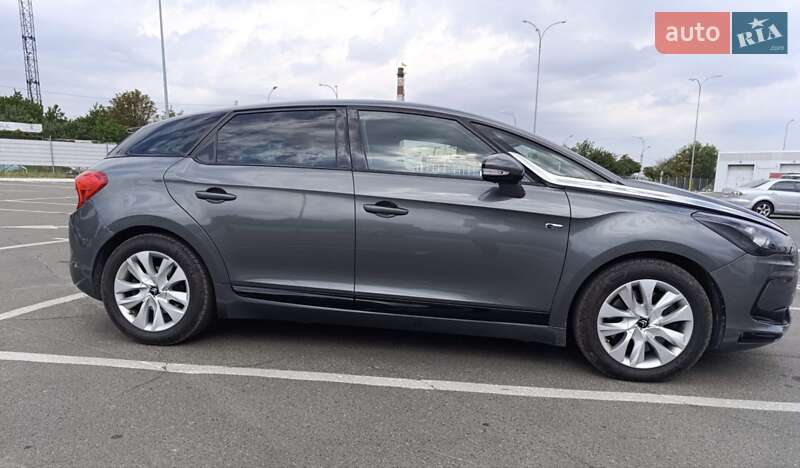 Хэтчбек Citroen DS5 2013 в 